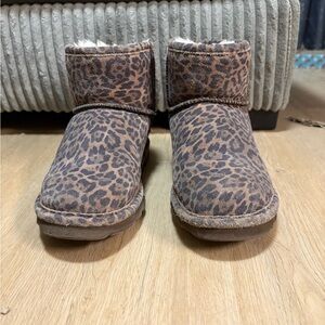Bearpaw Leopard Print Ankle Boots

Gently used with minimal wear and tear